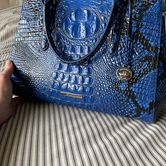 Brahmin bag, 2023 season. Used about 2x. Mint condition. Blue viper, Findley. - Picture 9 of 9